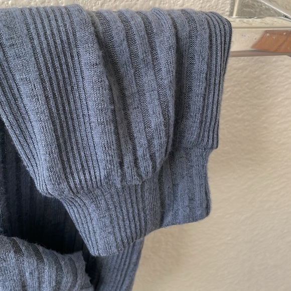 SHEIN Cropoed Shirt - Size XS - Picture 3 of 5